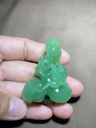 好运连连,这款碧玉摆件让财源滚滚来! 今天又是一个忙碌的一天!晚上回家后想放松一下?试试这小物件吧~#强烈推荐#和田玉#文玩爱好者#玉石魅力#文玩