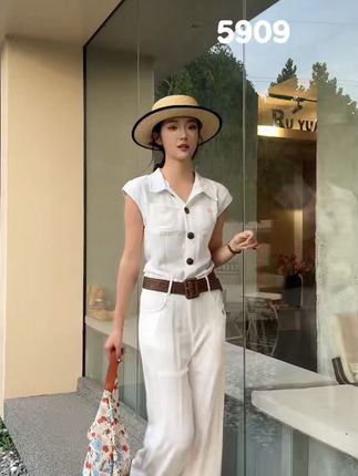 夏天穿这条连体裤,轻松变身街头时尚icon! 姐妹们!这个季节一定要试试这种裤子!!!真的巨好看!!!而且有运费险!!!可以放心冲了!!!#夏日轻氧感穿搭给视觉降降温#跟着白昼小熊DL摇打开恋夏风#迪丽热巴新中式恋夏风#围观红人神级出片现场#摆脱路人感的小个子女生穿搭