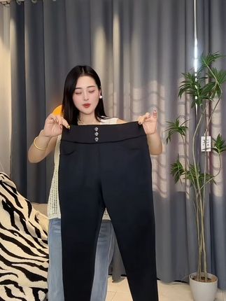 高腰小黑裤,穿出好身材,不满意可退哦! 冬天必备的小黑裤来啦~ 运费险活动超划算!!!拍了不合适的还可以退哦~#秋日户外就穿琥珀系#琥珀系拉抽屉变装#谁能拒绝舒华cleanfit风#孟子义芭比粉版莎士比哑#徐璐琥珀系亮片裙贵气满满
