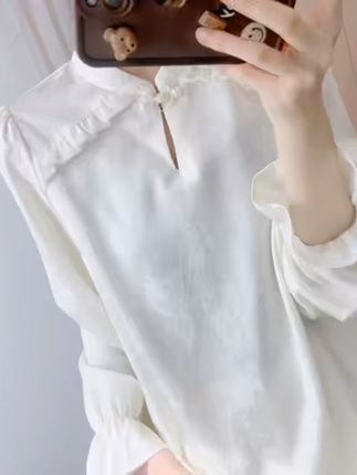 穿上这件国风小衫,瞬间提升你的气质! 秋冬穿啥?这款传统服饰让你温暖又优雅!#新中式穿搭#国风古韵#国风服饰#百搭上衣#在时装周看见东方美