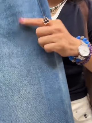 穿上这条牛仔裤,轻松驾驭职场与休闲!免费退超安心 赛琳蓝色牛仔裤!卡码建议拍小!有运费险!喜欢的姐妹抓紧啦!!#牛仔裤#显瘦穿搭#面料柔软舒适#百搭裤子#梨形身材穿搭大赏
