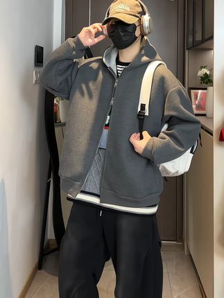 要我说, 秋冬的穿搭怎么少得了这款#卫衣套装 , 真的是谁穿谁好看~#胖瘦都能穿 100-300斤可穿~#男生穿搭 #高级感穿搭 #早秋穿搭