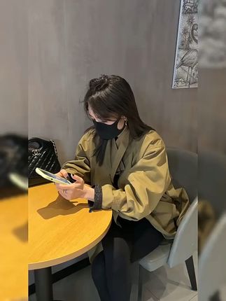 穿上这件风衣,轻松应对春季多变天气! 姐妹们!这个季节一定要入一件这样的大衣!!!关键现在有运费险,不拍白看啦~#高级感穿搭#穿出高级感#韩系穿搭#风衣穿搭#秋天和风衣的适配度