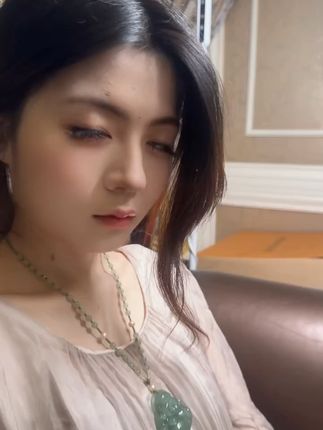 翡翠佛公挂坠,绿意盈盈守护你! #蔡徐坤黑皮衣slay巴黎