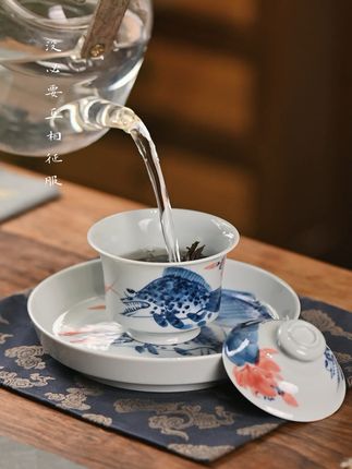喝茶更优雅!这款荷花盖碗让你泡茶如行云流水 #青花瓷#陶瓷#瓷器#手工手绘陶瓷 #茶器之美 #茶生活美学 