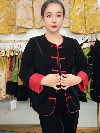 穿上这件丝绒开衫,180斤无压力! 秋冬必备!这款加厚保暖又时尚的外套哦~#面料柔软舒适 #秋季穿搭 #外套穿搭 #优雅气质 #夏末初秋过渡也要穿得有巧思