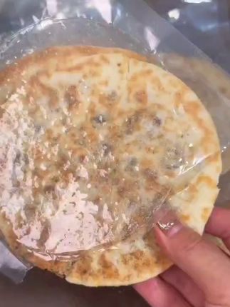 一口咬下满嘴香!梅干菜烧饼解馋又方便 今天又做了很多好吃的小零食!有喜欢吃的吗?评论区留言哦~#夏天来点“凉快”美食#一块苏打饼干测出易胖体质#尝尝一颗东洋乌梅#被王源广州vlog馋哭了#夏天提高胃口的美食