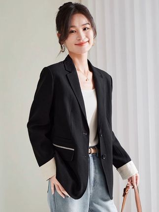 穿上这件西装外套,轻松显瘦又百搭! 秋冬必备款!这款黑西服版型超棒啦~#秋季穿搭 #显瘦穿搭 #西装 #西装外套 #早秋冷冽又随性的气质穿搭