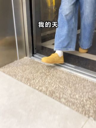 穿上这双百搭拖鞋,轻松应对早秋!免费退超安心 今天下午两点到四点有活动!拍一发六超划算!还有运费险!不想要也可以退回去哦~#内娱琥珀系中女的力量感#谁能拒绝舒华cleanfit风#琥珀系拉抽屉变装#全抖音都在仿热巴琥珀系造型#早秋显身材平价上衣合集