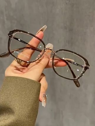 【艾昀舒适老花镜】清晰视界,轻便不压鼻! 经典小方框设计,防蓝光护眼,看书看报更轻松~男女同款,百搭实用,送给爸妈的贴心好礼!#老花镜 #中老年老花镜 #优雅气质 #送父母的礼物 #轻奢眼镜