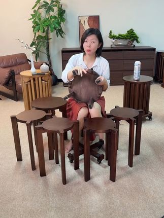 家里空间小?这款实木叠叠凳帮你搞定收纳难题! 这个小板凳真的太好用了!家里来客人不够坐的时候就能拿出来当椅子了~关键现在有运费险,不喜欢也能退回去哦~#居家好物#家居好物#实木家具#榫卯结构#结实耐用