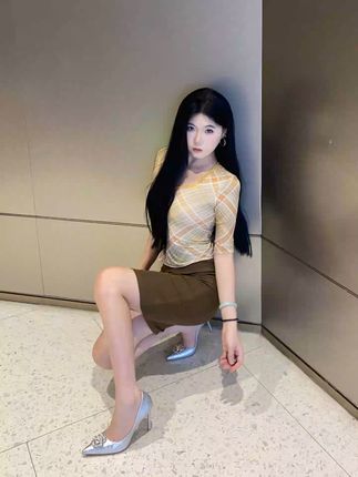 穿上这双银色高跟鞋,优雅出行还包邮! 姐妹们!秋冬要试试这款鞋子!!!真的太好穿了~而且是包邮哦~#银色细跟法式水钻漆皮高跟鞋女轻奢高雅洋气爆款浅口单鞋