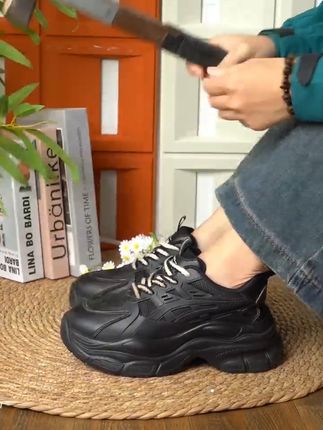 穿上这双防砸防刺劳保鞋,再也不怕工伤! 姐妹们!这款鞋子真的太好看了吧!!关键现在还有运费险!喜欢就赶紧冲啊~#强烈推荐#劳保鞋防砸防刺#劳保鞋#好穿不累脚#透气舒适