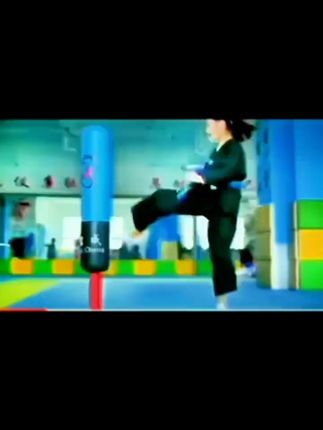 家里有小孩?这个不倒翁沙包太适合了!放心买,运费险保障退货无 今天又是一个美好的一天!晚上回家后给孩子安排了这个小玩意儿,孩子很喜欢!#给夏天一点颜色看看 #沙袋训练 #跆拳道日常 #散打搏击 #沙袋 