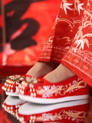 原创设计秀禾鞋 汉服婚礼封神之作 #古装鞋 #婚鞋 #中式婚礼 #凤冠霞帔 #绣花鞋