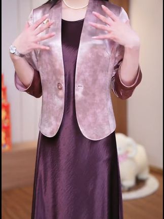 妈妈婚礼穿这件紫色礼服,好看又安心! 姐妹们!这个季节一定要给孩子准备一套好看的衣服了!!! 运费险!可以免费退换哦~#好物推荐 #图文伙伴计划 #喜婆婆喜妈妈婚宴装 #婚礼妈妈礼服 #品质女装