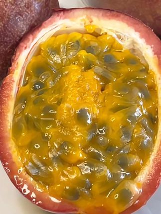 新鲜百香果酸甜多汁,包邮到家太划算! 今天下午四点半开始发货了!拍一箱送两单!顺丰快递包邮到家!#东北人对锅包肉的执念有多深#真探唐仁杰来哈尔滨了#绵枣是一代人共同的味觉记忆#今天吃茴香拌火烧肉#用电饭煲轻松搞定糖炒板栗