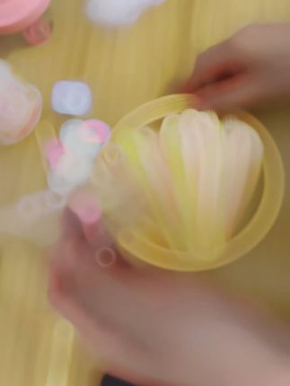 中秋夜,孩子提着自己做的古风花灯多有面! 手工DIY中秋灯笼##这也能开播 