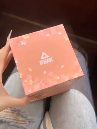 轻奢旋转手表,送给她的独特礼物! 会旋转的粉色雪花手表~谁会不喜欢🥰会旋转的雪花手表 我喜欢粉色 我喜欢…这两点加在一起😍我可太喜欢了啊匹克 你也太懂女孩子了吧 这谁拒绝的了~表盘还有雪花上还是满钻的设计 闪闪的✨日常通勤或者什么小场合都可以戴出门 这要是送人更是拿捏了🫴颜值太高啦#礼物推荐 #手表推荐 #女士腕表 #女表 #精致女人必备