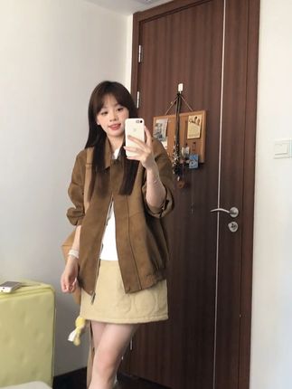短款夹克穿出大长腿效果,小个子女生必备! 冬天怕冷又想时尚?这款夹克让你温暖又有范!#秋季穿搭#早秋穿搭#小个子穿搭#韩系穿搭#小个子初秋显瘦穿搭