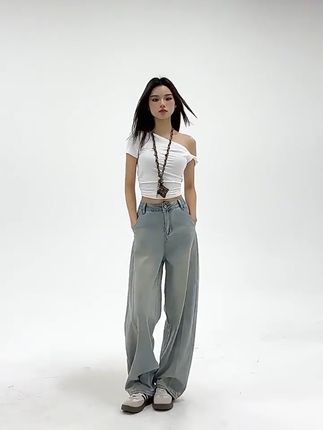 高腰阔腿牛仔裤,轻松穿出好身材 #秋季穿搭 #牛仔裤 #阔腿裤 #弯刀裤 #MirryDerr