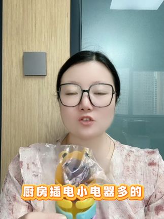 不用打孔也能挂!新疆包邮强力粘钩来啦! 这个小物件太好用了!家里各种插座都可挂,还支持全疆包邮哦~