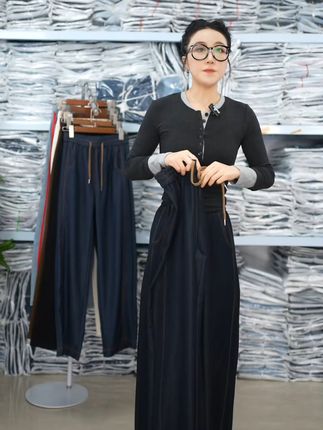 大码女生的春天!高腰牛仔裤撞色刺绣,穿出自信美! 姐妹们!秋冬一定要试试这款裤子!!!真的太好穿了!而且有运费险!可以放心入哦~#秋季穿搭#大码女装#牛仔裤#弯刀裤#秋季百搭且实穿的神裤合集