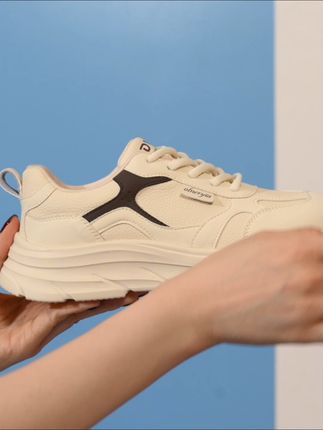 穿上这双轻便小白鞋,秋天出行不再累! 秋冬穿啥鞋子?这款时尚休闲鞋帮你解决难题!#百搭鞋子#好穿又好搭#老爹鞋#小白鞋#早秋穿搭公式来了