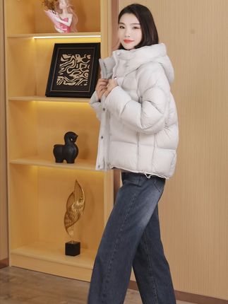 冬天再也不怕冷!白鹅绒羽绒服,包邮可退,穿出温暖感! 冬天怕冷没自信?这款加厚保暖外套帮你解决烦恼!包邮还支持运费险哦~#羽绒服#秋冬穿搭#显瘦穿搭#保暖又好看#拿捏秋冬叠穿公式
