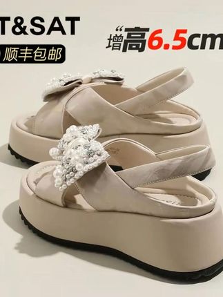 夏日美鞋必备!厚底水钻凉鞋,轻松穿出女神范儿! 姐妹们!这个季节一定要试试这种鞋子!!真的太好穿了~关键还好看!#夏季凉鞋 #夏季新款 #女鞋推荐 #早秋韩系氛围感穿搭 #夏日穿搭小心机