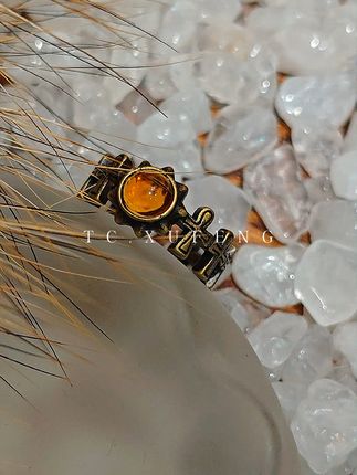 复古黑金情侣对戒,戴上就是情侣标配! 想要一款有寓意、又有颜值的情侣对戒?这款戒指别错过!#国风#珠宝首饰#戒指#琥珀蜜蜡#北京时装周和珠宝超搭的