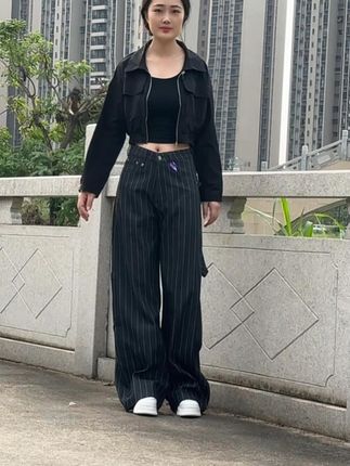 黑色西装弯刀裤,上身版型好好看,轻松穿出高级感,不满意可退! 秋冬穿啥裤子?这款高质感休闲裤帮你解决难题!运费险可放心入!#男生穿搭 #品质男装 #秋季穿搭 #西装弯刀裤 #秋季穿搭合集