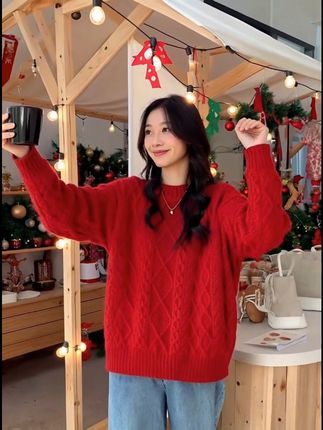穿上这件红色毛衣,新年氛围感拉满!放心买,运费险保障退 姐妹们!这个外套真的太好看了吧!!关键现在有运费险了,喜欢就赶紧冲啊~#面料柔软舒适 #谁穿谁好看 #针织衫 #慵懒风穿搭 #秋日万能针织衫穿搭