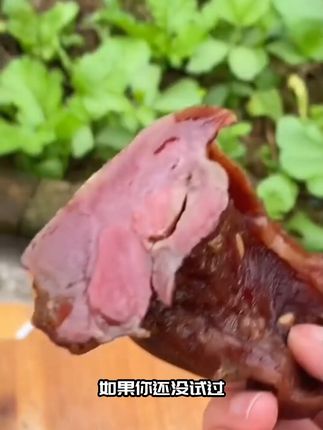 农家烟熏猪拱嘴,干锅爆炒香满屋! 腊猪拱嘴干锅爆炒都可以 下酒又下饭 #腊猪拱嘴 #腊味