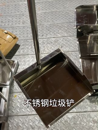 再也不怕风吹!大号防风簸箕,包邮到家太方便 这个小工具真的太好用了!家里打扫卫生必备的好物~现在下单还包运费哦~#居家好物 #簸箕 #不锈钢簸箕 #加厚不锈钢垃圾铲#垃圾铲