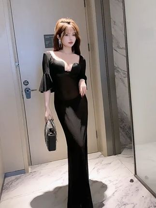 穿上它夜店全场瞩目!不满意还能退哦~ 姐妹们!这个裙子真的太好穿了!!!关键现在有运费险,买回去不好看还可以退哦~