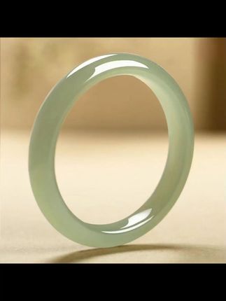 闺蜜必备!浅绿手镯点亮你的优雅气质 姐妹们!这个颜色真的太好看了吧!!!戴上它让你整个人都变好看啦~ #毫不费力地打开初秋穿搭 #手镯 #文玩配饰 #时尚饰品 #百搭手镯