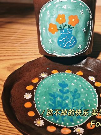 手捏黑陶杯,古韵茶香一触即发! #黑陶#釉下五彩##景德镇手绘陶瓷 #拉花杯#刺绣风格