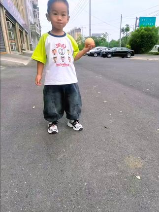 宝贝穿上这条牛仔裤,轻松穿脱还免费退! #又是跟着人类幼崽学穿搭的一天