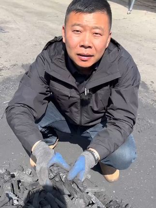 再也不怕炭火不够!环保木炭免费退,轻松野炊无烦恼! wenshaokaota今天下午两点开始发货了!有运费险哦~收到货不喜欢也可以退回去哈~