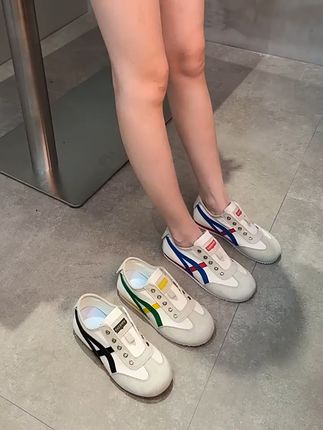 夏天就是要这样一脚蹬!小白鞋包邮还能免费退哦~ 姐妹们!这个季节一定要试试这款鞋子!!!真的很好穿还有运费险呢!#ootd穿搭 #好鞋推荐 #百搭鞋子 #好穿又好搭 #德训鞋