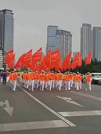 穿上这双一脚蹬,轻松美翻整个秋天! #解放军#八一建军 