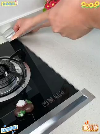 厨房油污难题解决!防水防油贴膜让灶台焕然一新! 厨房油烟大、易脏难清理?这款好物帮你解决!#好物推荐🔥  #清洁神器  #厨房好物  #生活小妙招  #铝箔胶带  