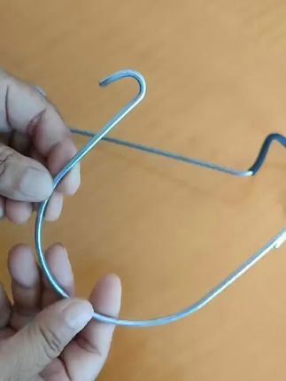 果树弯枝太难?这款神器让你轻松搞定! 苹果树、梨子树、桃树、杏树等等各种水果都可以用这个来拉枝!#如果在十八我没能送你花#就用这个转场去溜达吧#中式插花每一帧都是东方美学#收到绿玫瑰花束的人真的很幸福#如果送花有段位