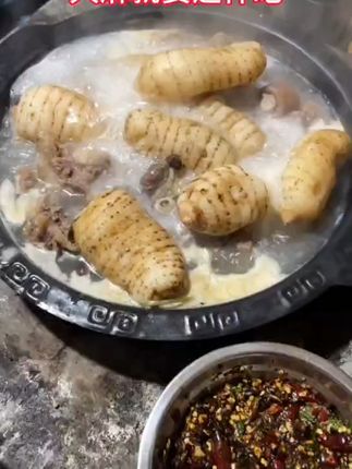 天麻炖鸡,滋补养生太好喝了! 今天又是一个忙碌的一天!晚上回家吃了一碗鲜美的鸡汤,太舒服了!#夏天来点“凉快”美食#被王源广州vlog馋哭了#邪修做饭有多简单#各地凉快美食申请出战#奇奇怪怪火锅食材测评