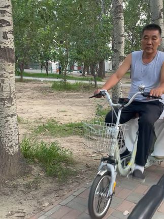 接娃遛弯轻松搞定,超轻三轮车省力又方便! 孩子总想骑车却没合适工具?这款三轮车轻松解决!#骑车必备#三轮车#接送孩子上下学#脚蹬三轮车#接送孩子上下学代步车