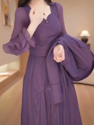 这款时尚套装让你温暖又优雅!#秋季穿搭 #高级感穿搭 #时尚套装 #气质穿搭 #被秋日氛围感穿搭拿捏了