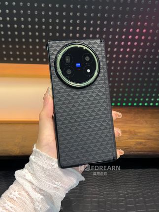 让折叠屏更有战斗力!vivo X Fold5三角凯夫拉素皮壳 让折叠屏更有战斗力!vivo X Fold5三角凯夫拉素皮壳,中轴转盘设计,开合间都是机械美学的极致展现!#硬核科技 #vivoxfold5手机壳
