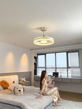 今天下午6点50准时开播!喜欢的点我头像进入直播间吧!#风扇灯 #卧室风扇灯 #隐形风扇灯 #中山灯具 #家装灯具