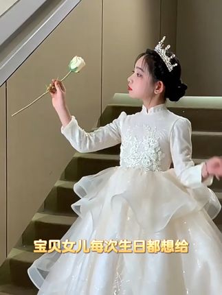 小公主的梦幻时刻,婚礼花童礼服太美了! 孩子穿小裙子真的太可爱了!这个季节给孩子准备一套吧~#女童穿搭#萌娃穿搭#儿童礼服#公主裙#又是跟着人类幼崽学穿搭的一天